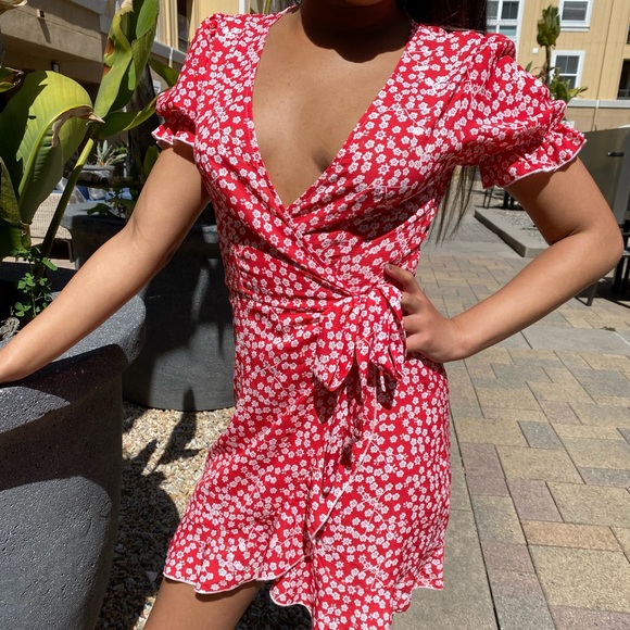 Red and white flower wrap dress - Picture 3 of 5